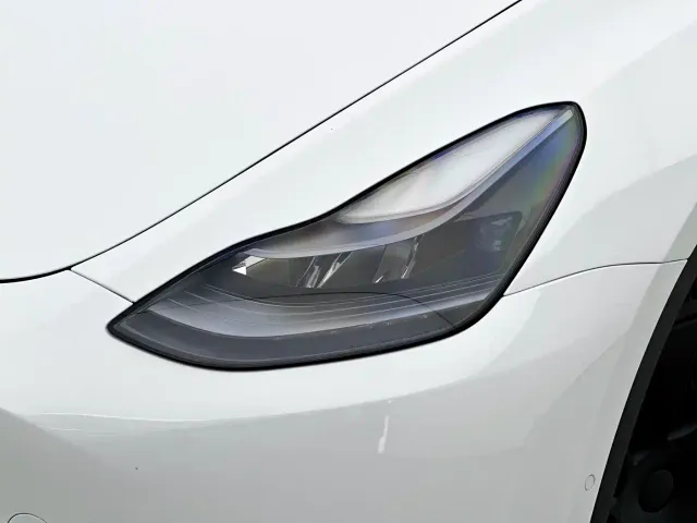 Tesla Model Y — Фото автомобиля 10