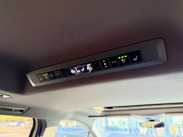 Toyota Sienna — Фото автомобиля 8