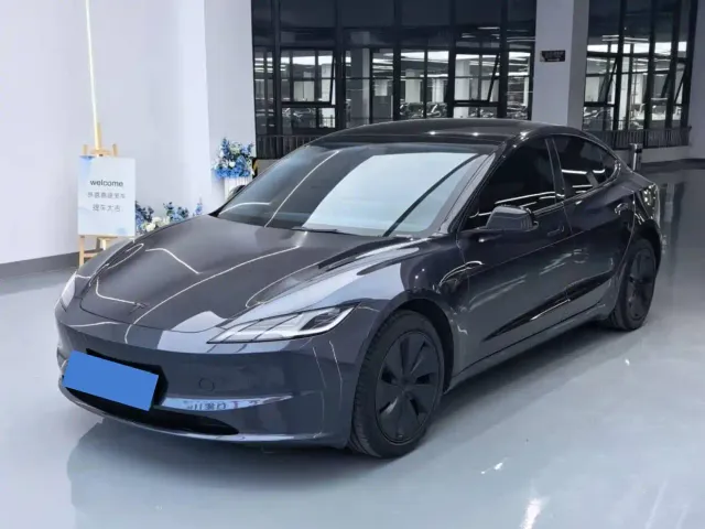Фотография автомобиля — Tesla Model 3