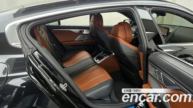 BMW 8-Series — Фото автомобиля 12