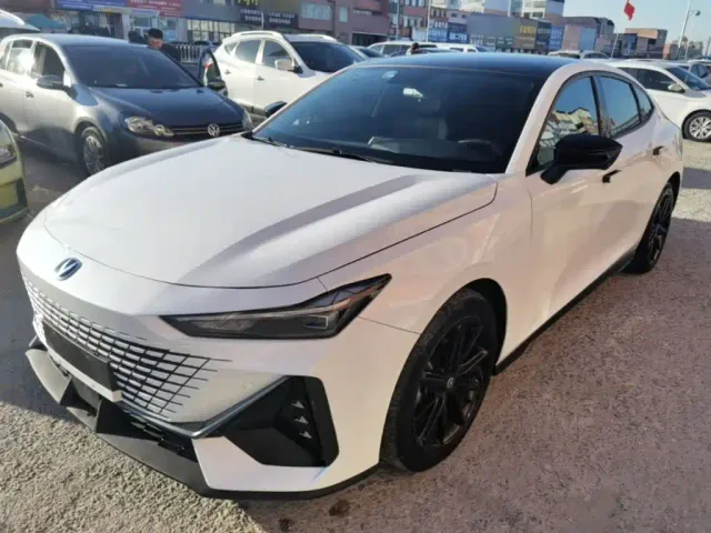 Фотография автомобиля — Changan UNI-V