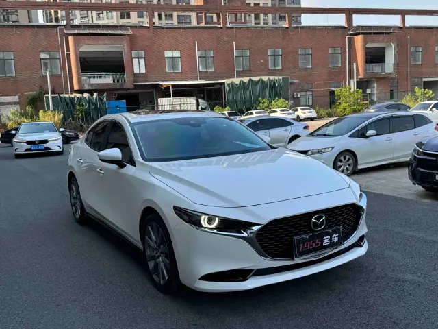 Mazda Axela — Фото автомобиля 3