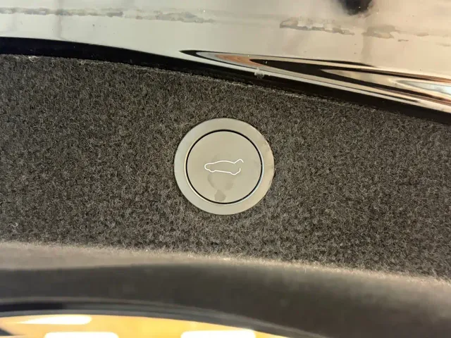 Tesla Model 3 — Фото автомобиля 20