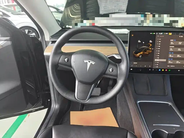 Tesla Model Y — Фото автомобиля 10
