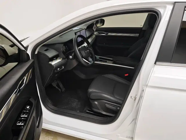 Geely Emgrand L — Фото автомобиля 13