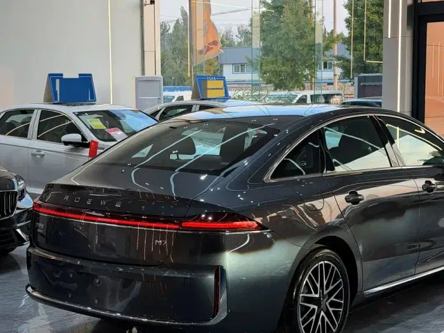 Roewe M7 DMH — Фото автомобиля 8