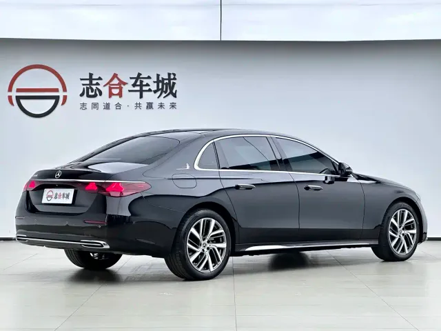 Mercedes-Benz E-Class — Фото автомобиля 3