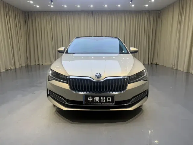 Skoda Superb — Фото автомобиля 2