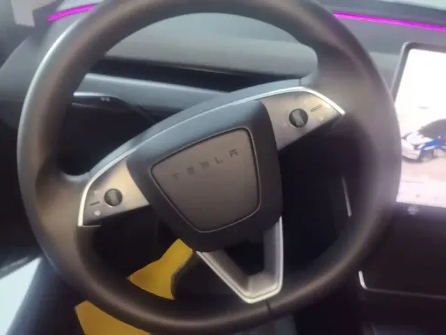 Tesla Model Y — Фото автомобиля 10