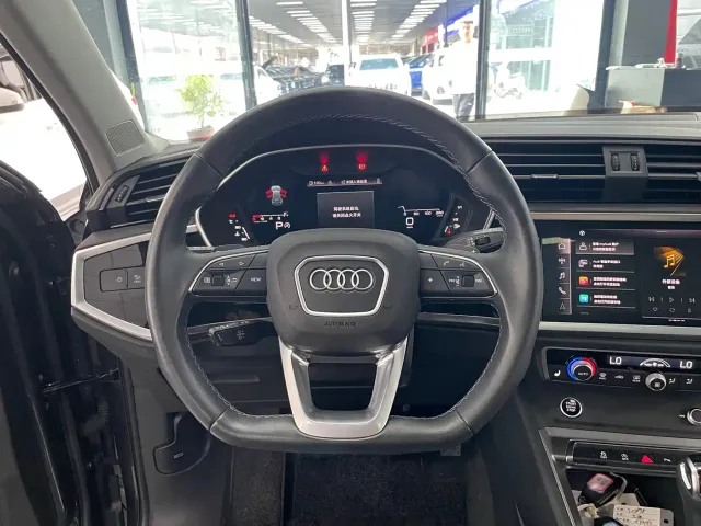 Audi Q3 — Фото автомобиля 9