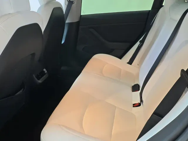 Tesla Model 3 — Фото автомобиля 7