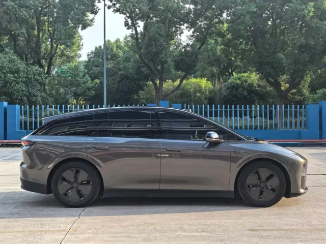 Li Auto i6 — Фото автомобиля 4