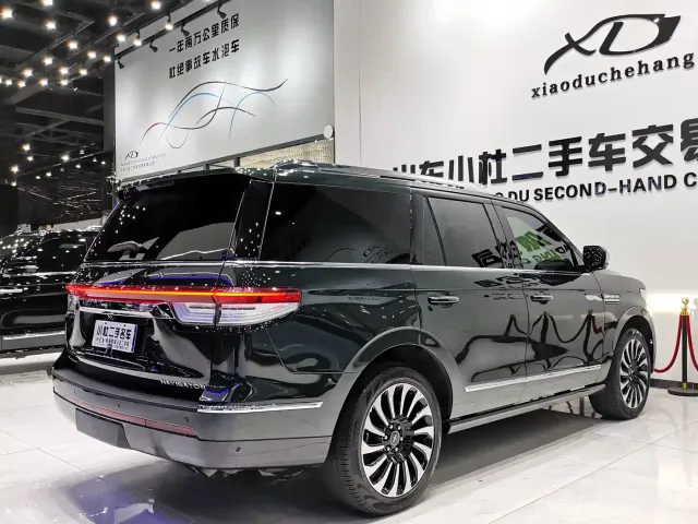 Lincoln Navigator — Фото автомобиля 23