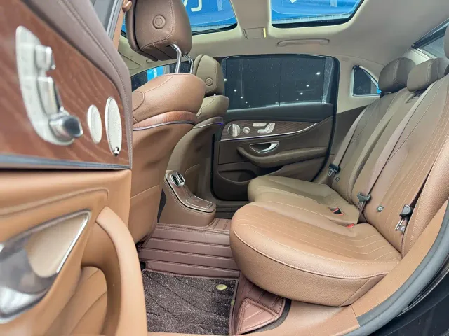 Mercedes-Benz E-Class — Фото автомобиля 17