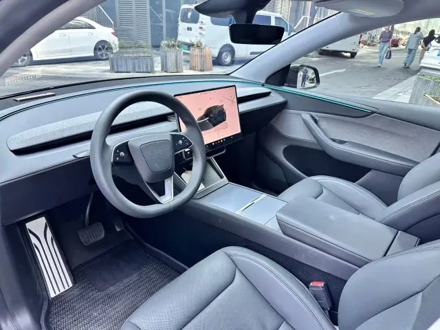 Tesla Model Y — Фото автомобиля 4