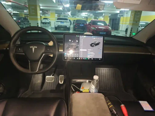 Tesla Model Y — Фото автомобиля 12