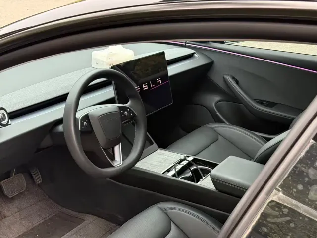 Tesla Model 3 — Фото автомобиля 6