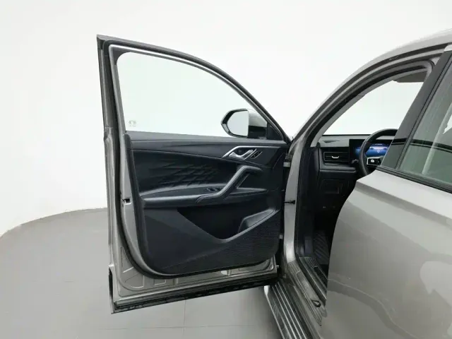 Roewe RX5 — Фото автомобиля 8