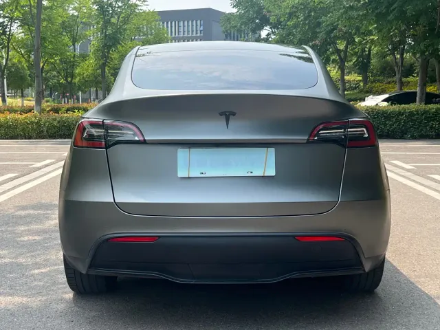 Tesla Model Y — Фото автомобиля 5