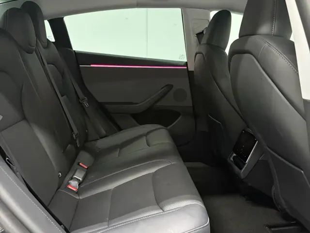 Tesla Model 3 — Фото автомобиля 13