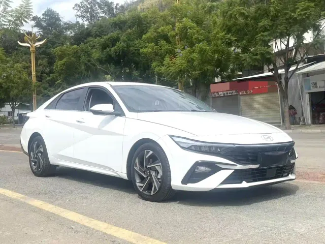 Hyundai Elantra — Фото автомобиля 3