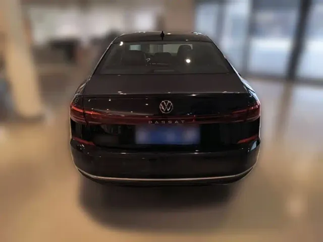 Volkswagen Passat — Фото автомобиля 7