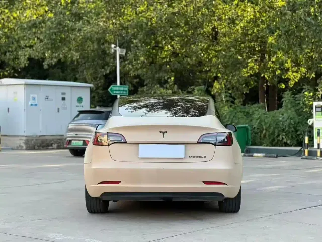Tesla Model 3 — Фото автомобиля 8