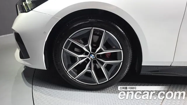 BMW 5-Series — Фото автомобиля 3