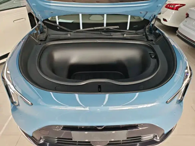 IM Motors LS6 — Фото автомобиля 19