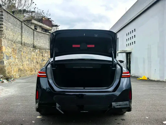 BMW 5 Series — Фото автомобиля 16