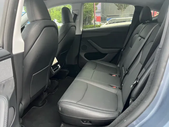 Tesla Model Y — Фото автомобиля 11
