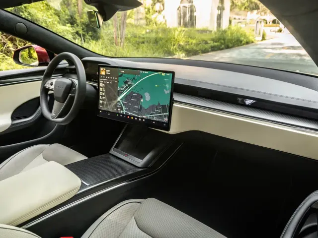 Tesla Model S — Фото автомобиля 14