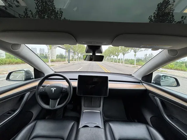 Tesla Model Y — Фото автомобиля 15
