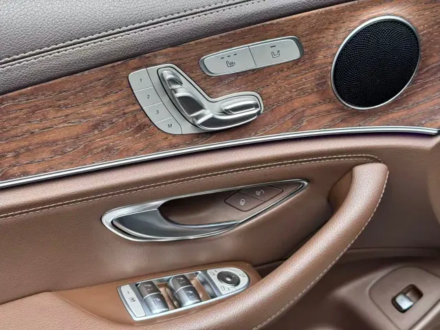 Mercedes-Benz E-Class — Фото автомобиля 8