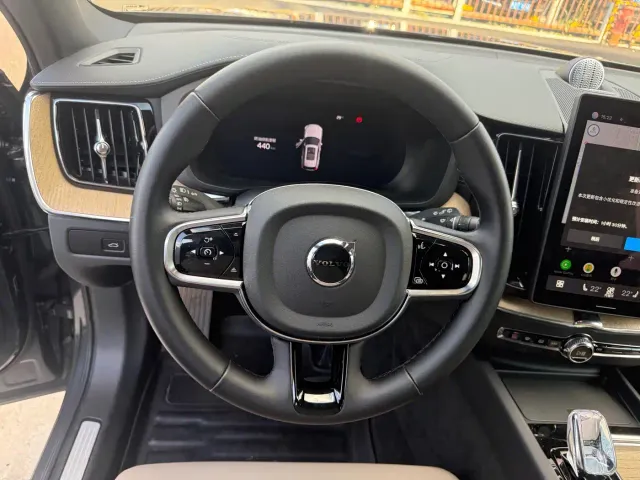 Volvo XC60 — Фото автомобиля 14