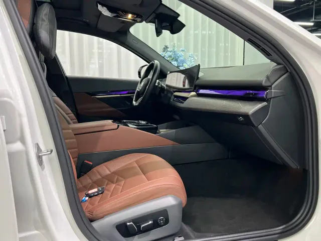 BMW 5 Series — Фото автомобиля 9