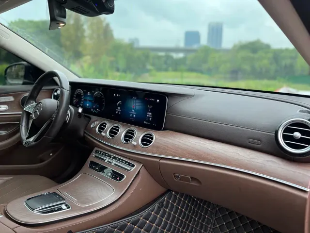 Mercedes-Benz E-Class — Фото автомобиля 12