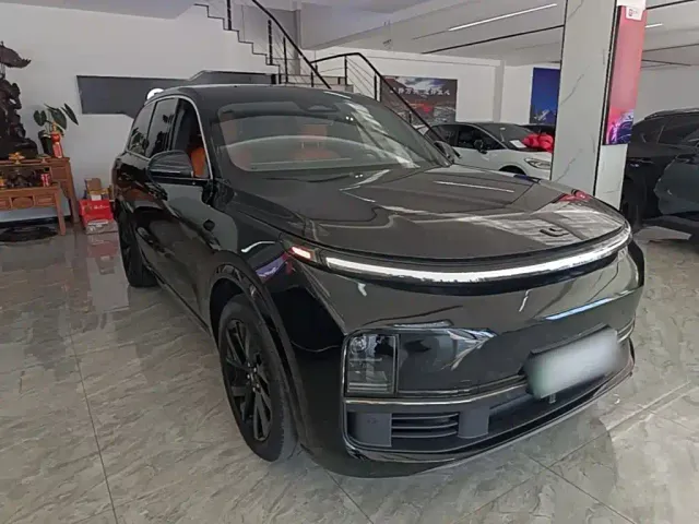 Li Auto L8 — Фото автомобиля 3