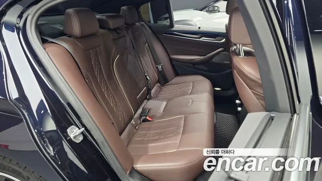 BMW 5 Series — Фото автомобиля 16