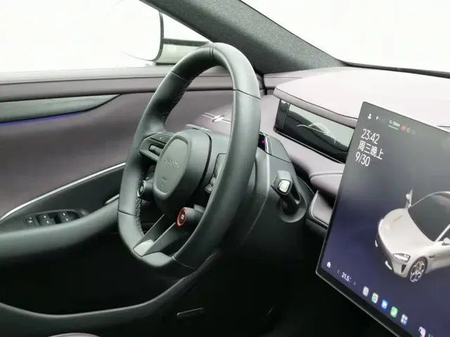 Xiaomi SU7 — Фото автомобиля 22