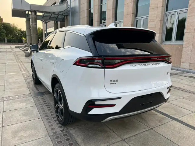 BYD Tang — Фото автомобиля 5