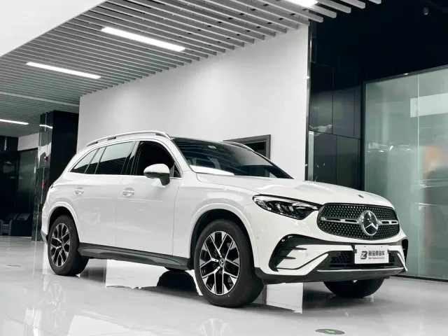 Mercedes-Benz Mercedes-Benz GLC 2024 Facelift GLC 260 L 4MATIC Luxury 5-seater — Фото автомобиля 3
