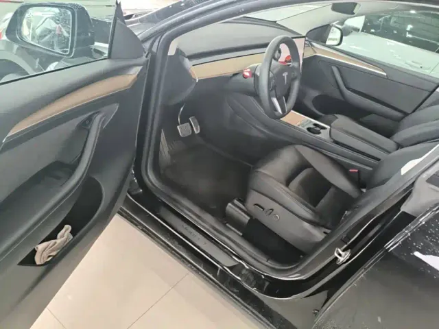 Tesla Model Y — Фото автомобиля 15