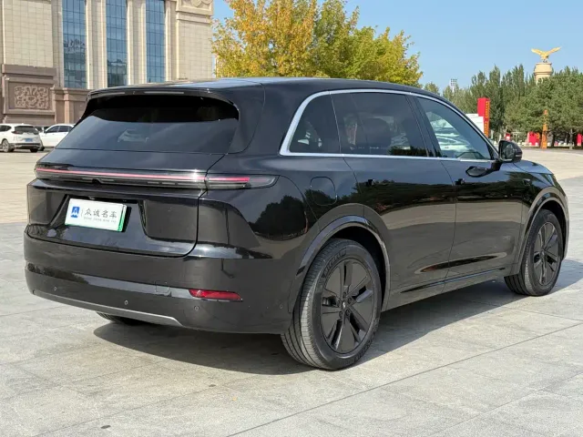 Li Auto L7 — Фото автомобиля 9