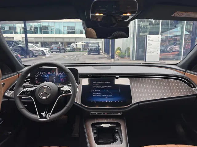 Mercedes-Benz E-Class — Фото автомобиля 8