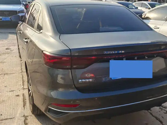Geely Emgrand — Фото автомобиля 9
