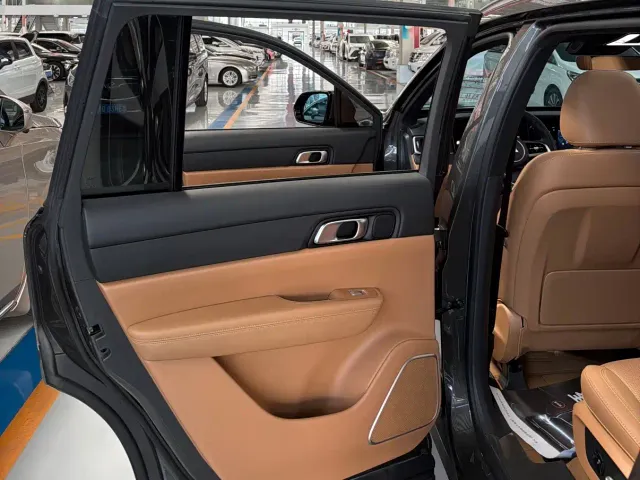 Li Auto ONE — Фото автомобиля 17