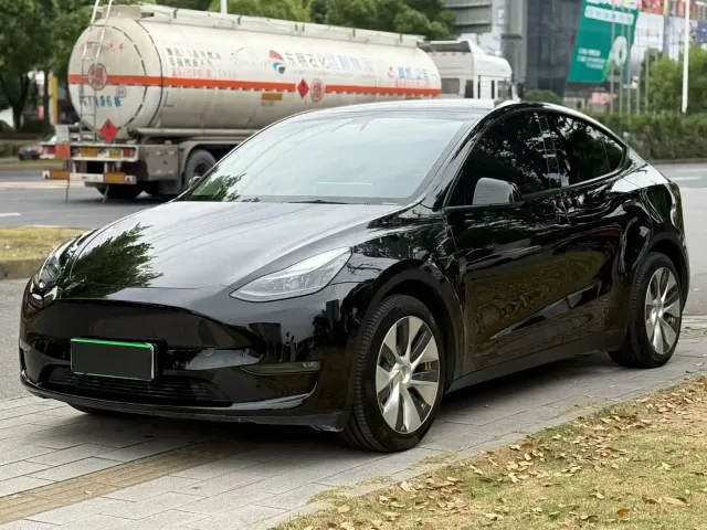 Фотография автомобиля — Tesla Model Y