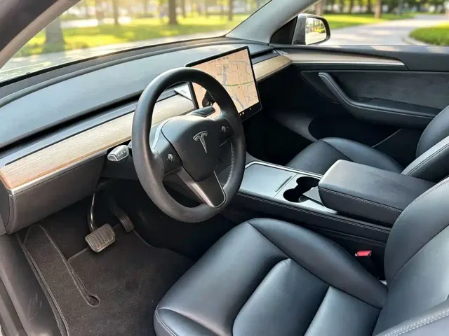 Tesla Model Y — Фото автомобиля 4