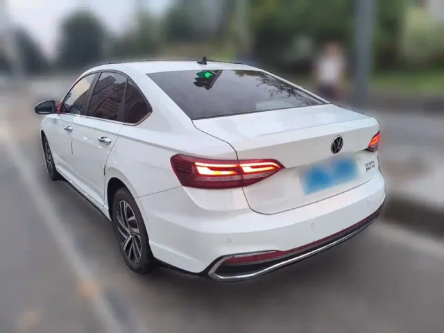 Volkswagen Lavida — Фото автомобиля 5